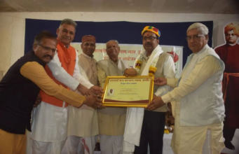 Dr. Nagesh Pandey 'Sanjay' honored with Devputra Gaurav Samman